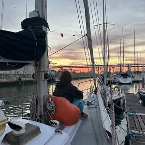  Botel Cozy Marina Sleepaboard - Sail Away Portugal
